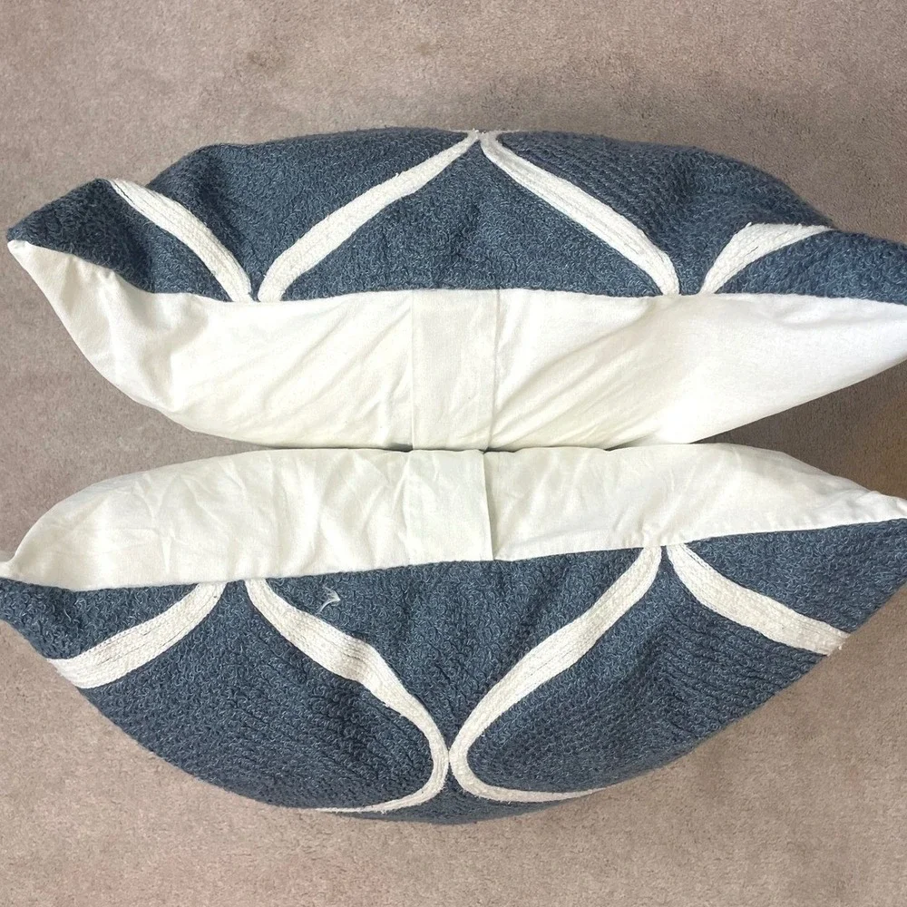 Set of 2 Pottery Barn Embroidered Pillow Covers w/ inserts Blue Grey‎ 18x18